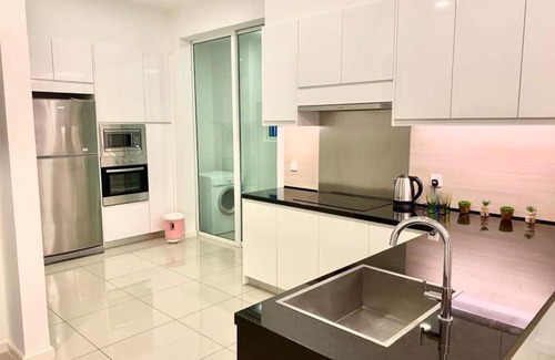 Bunga Paya Pantai Apartment | The Shore Residence Apartment Melaka Centre