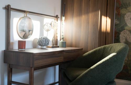 Ashton-under-Lyne House | The Show Home - Grange Meadows 7 Adults 2 Kids