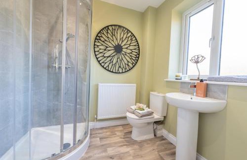 Ashton-under-Lyne House | The Show Home - Grange Meadows 7 Adults 2 Kids