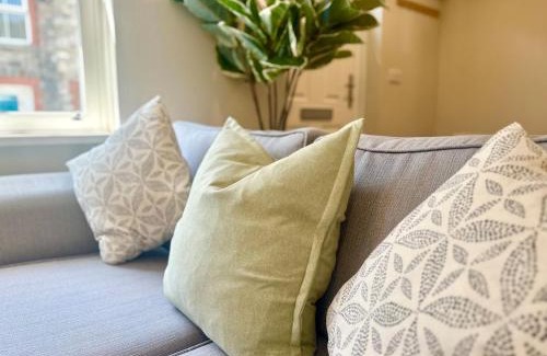 Laugharne House | The Showroom