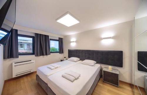 Kato Galatas House | The Siada Beachside Maisonette