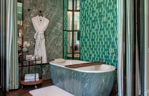 Xihu Hotel | The Silk Lakehouse, Shangri-La Hangzhou