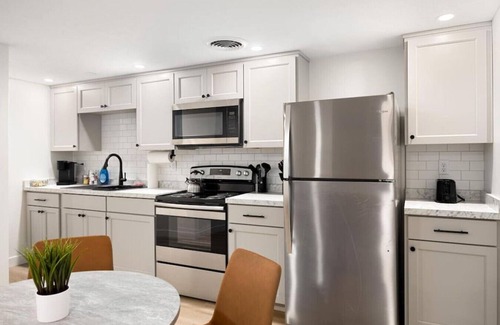 Morton Apartment | The Silo 7 - 2 FULL BA Double Delight