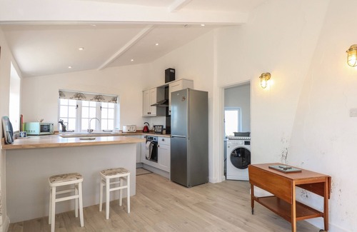 Tilney Fen End Cottage | THE SIR PETER SCOTT LIGHTHOUSE, pet friendly in Sutton Bridge