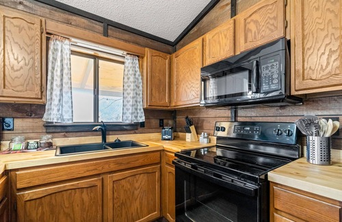 Waynesville Cabin | The Sirius Cabin|Mountain View|Fireplace|Deck|More
