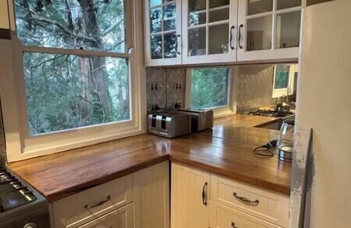 Kalorama Bed & Breakfast | The Sister Cottage in Kalorama