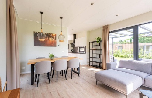 Lattrop House | The six-person holiday villa Amalia with private sauna has a spacious living room, open kitchen, three bedrooms and a spacious patio.