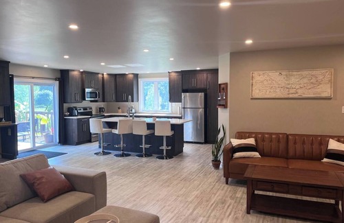 LaSalle Apartment | The Skyview Loft 2 Bedrooms, 4 Beds