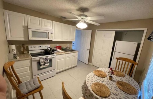 Port Orange House | The Sleep Inn (1Br/Bath + Kitchen)