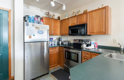 Winter Park Condo | THE SLOPESIDE BUILDING! ON THE MOUNTIAN! SKI DOWN 110 FT TO THE GONDOLA!