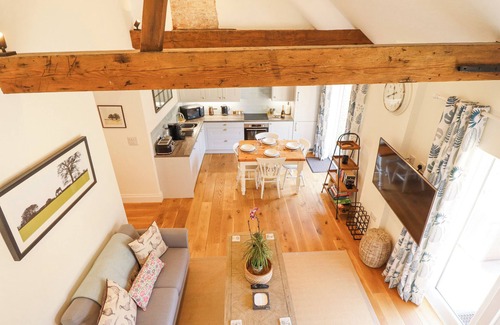 Aylesby Cottage | THE SMITHY, character holiday cottage, with a garden in Laceby