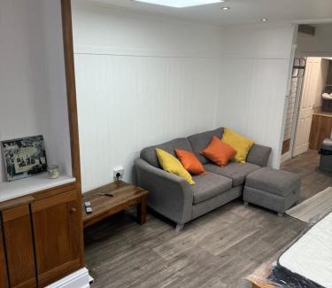 Oundle Apartment | The Snug