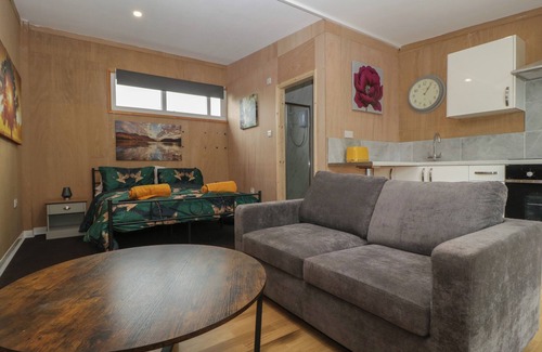 St. Brides Netherwent Cottage | THE SNUG, pet friendly, with a garden in Caerwent