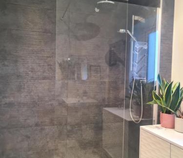 Topsham Apartment | The Snuggery-Hot Tub-Parking-Eco