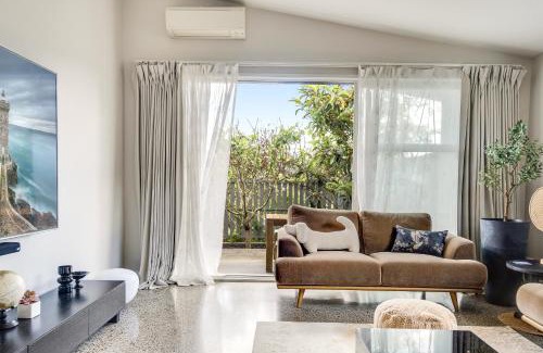 Tauranga House | The Solitude - Comfort at its Best by Carmichael Reserve in Tauranga