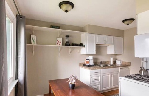 East Lansing House | The Spartan Spot - 5Bedroom close to MSU!