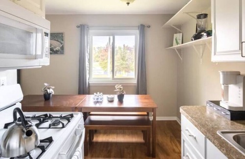 East Lansing House | The Spartan Spot - 5Bedroom close to MSU!
