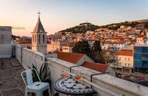 Plisac Apartment | The Spot - Rooftop in the city centre + Parking