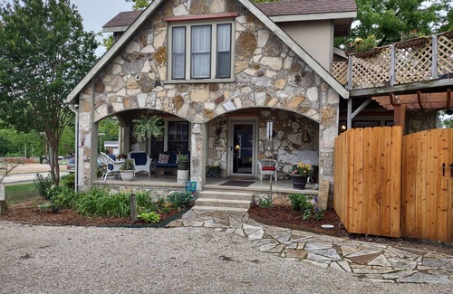 Hardy House | The Spring River Stonehouse Inn, Ben's Room