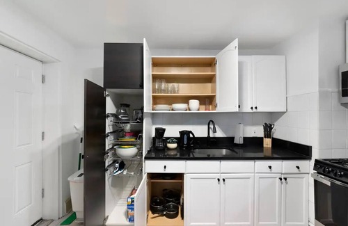 West Side Apartment | The Square
