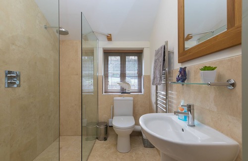 Saint Columb Major House | The Stable Loft – Hot Tub - Outside Space – On-Site Parking for Three Cars