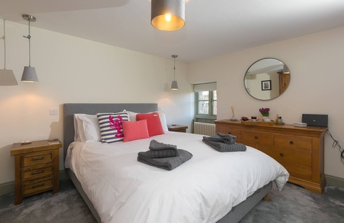 Saint Columb Major House | The Stable Loft – Hot Tub - Outside Space – On-Site Parking for Three Cars