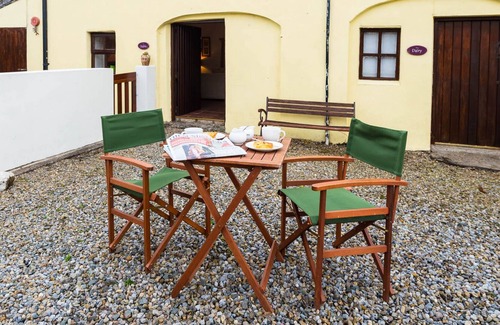 Fethard on Sea Cottage | THE STABLE, pet friendly in Fethard-On-Sea, County Wexford