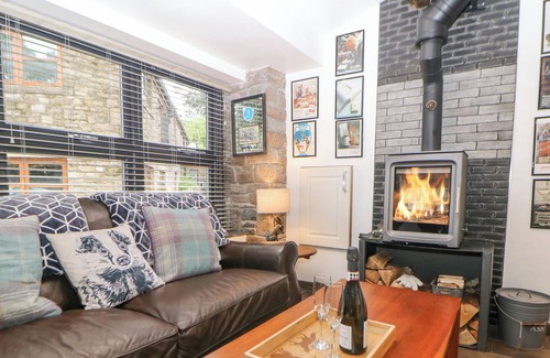 Little Hayfield Cottage | THE STABLES AT BADGERS CLOUGH FARM, with open fire in Disley