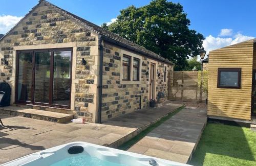 Rastrick House | The Stables at Lower Carr Barn