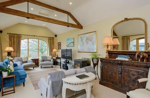 Pottersbury House | The Stables At Weedon Hill Farm