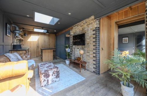 Leigh-on-Sea House | The Stables