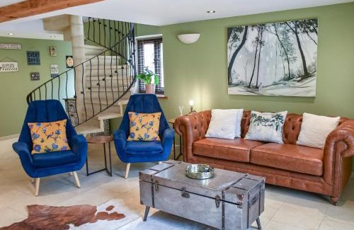 Dunston House | The Stables