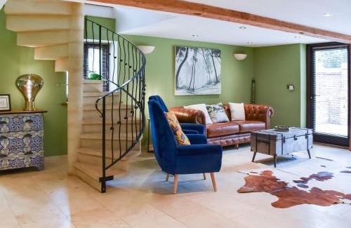 Dunston House | The Stables