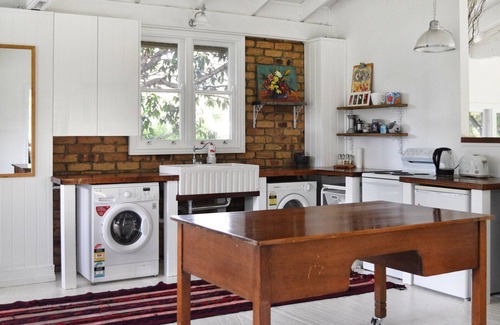 Buderim Cottage | * The Stables Inc. - a magical retreat *