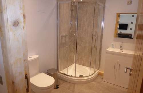 Arden Apartment | The Stables Lower Cottage 5 (Auchendennan) - sleeps 2 guests in 1 bedroom