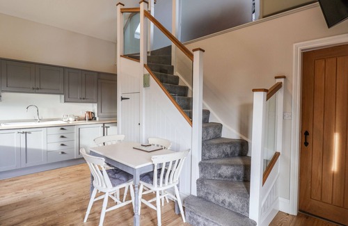 Scarborough Cottage | THE STABLES, pet friendly, with hot tub in Seamer, North Yorkshire