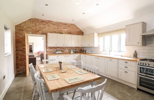Boston Cottage | THE STABLES, pet friendly, character holiday cottage in Old Leake