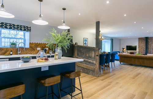Bryngwran Cottage | The Stables - with hot tub sleeps 8 guests in 3 bedrooms