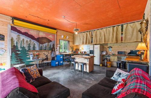 Missoula House | The Stargazer A-frame Cabin with Mtn View, Hot Tub