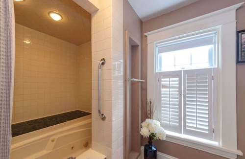 Wolfville Bed & Breakfast | The Stella Rose B&B