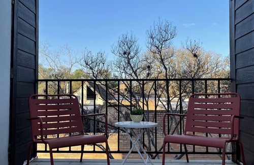 College Station Apartment | The Stilt Studio - Modern Stay, Walk to Campus