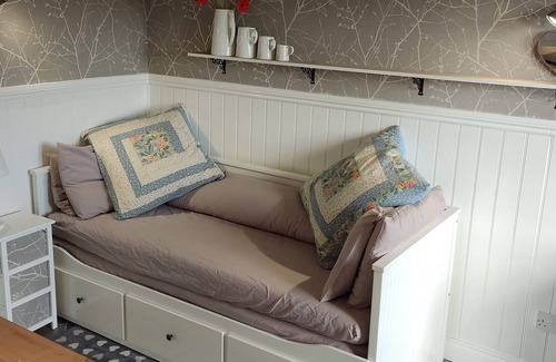Hay-on-Wye Cabin | The Stockman's Cabin - A quiet rural retreat - Bring your own horses on holiday!