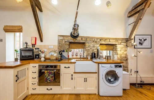 Wellingore House | The Stocks Barn, renovated 1750’s barn in picturesque Lincolnshire cliff village