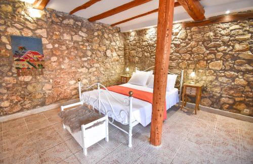 Moraitika House | The Stone suite