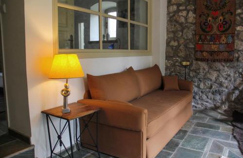 Trikolonoi Ski Chalet | The Stonehouse