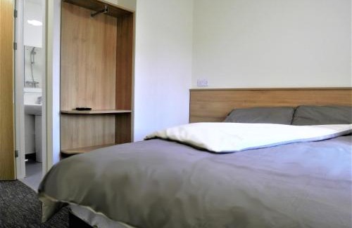 Cannock Bed & Breakfast | The Stop - Hollies Truckstop Café