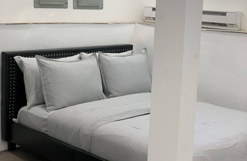 South Side Apartment | The studio apartment has just been redesigned, with floor walls and furniture!