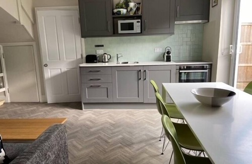 Worthing Apartment | The Studio - Apartment with Garden View