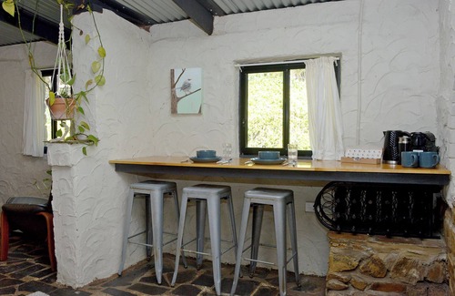 Kersbrook Apartment | The Studio at Meadowbrook: close to the Barossa and Adelaide Hills wine regions.
