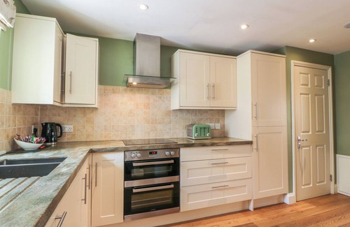 Thornhill Cottage | THE SUITE, pet friendly, with a garden in Thornhill